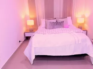Leah Grey's Live Sex Cam Show