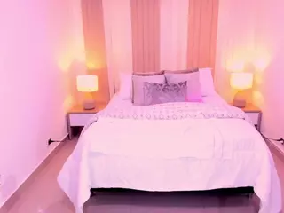 Leah Grey's Live Sex Cam Show