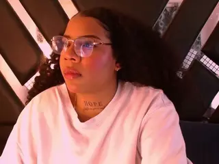 MelanyTylor's Live Sex Cam Show