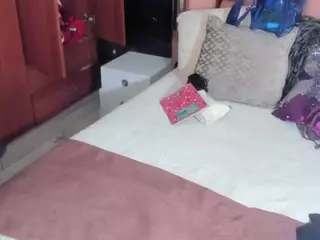 sara-slut's Live Sex Cam Show
