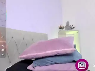 Valeriie21's Live Sex Cam Show