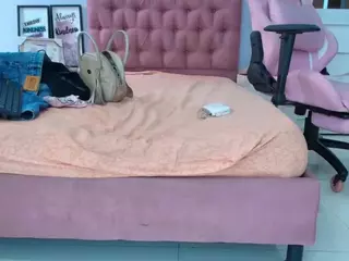 CristalTowers's Live Sex Cam Show