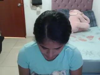 kiara-williambk's Live Sex Cam Show