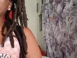 HaitianSinsationSquirtQueen's Live Sex Cam Show
