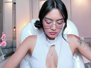 AzuraKindong's Live Sex Cam Show