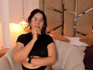 Martiinaa-Jones's Live Sex Cam Show
