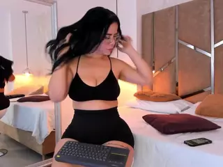 Martiinaa-Jones's Live Sex Cam Show