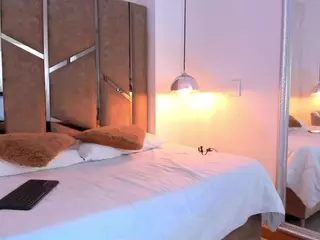 Martiinaa-Jones's Live Sex Cam Show