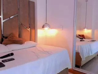 Martiinaa-Jones's Live Sex Cam Show