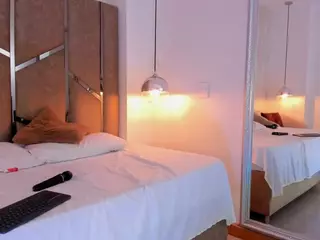 Martiinaa-Jones's Live Sex Cam Show