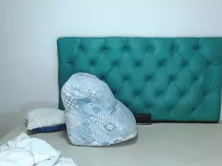 sweet-devilL's Live Sex Cam Show
