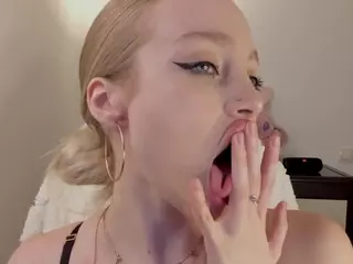 Lisa-Babe's Live Sex Cam Show