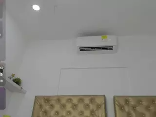 catalessa's Live Sex Cam Show