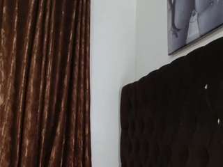 Live cam show with chocolust