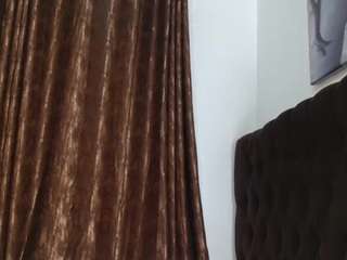 Live cam show with chocolust