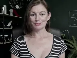 Live cam show with VivianKiss - Mature on WildCum