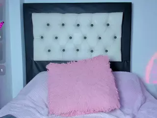 arianna-michaelson's Live Sex Cam Show
