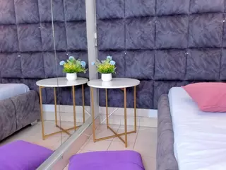 EmilyReevess's Live Sex Cam Show