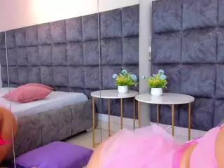 EmilyReevess's Live Sex Cam Show