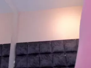 EmilyReevess's Live Sex Cam Show