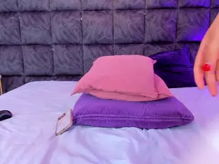 EmilyReevess's Live Sex Cam Show