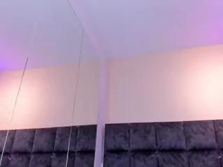 EmilyReevess's Live Sex Cam Show