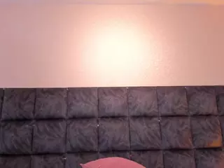 EmilyReevess's Live Sex Cam Show