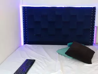JULIA-BUST's Live Sex Cam Show