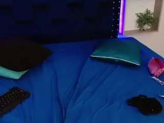 JULIA-BUST's Live Sex Cam Show