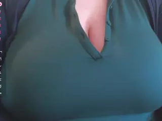 bigbittiesandfun's Live Sex Cam Show