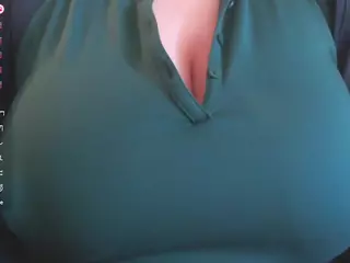 bigbittiesandfun's Live Sex Cam Show