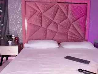 Naomi Prada's Live Sex Cam Show