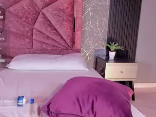 Naomi Prada's Live Sex Cam Show