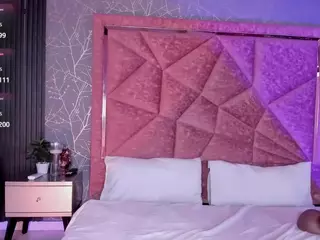 Naomi Prada's Live Sex Cam Show