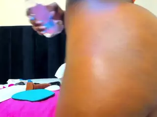 Cutie-bootie's Live Sex Cam Show