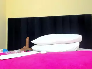 Cutie-bootie's Live Sex Cam Show