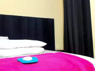 Cutie-bootie's Live Sex Cam Show