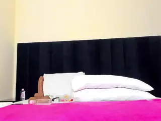 Cutie-bootie's Live Sex Cam Show