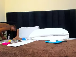 Cutie-bootie's Live Sex Cam Show