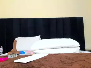 Cutie-bootie's Live Sex Cam Show