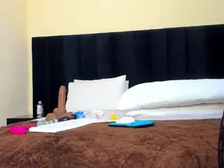 Cutie-bootie's Live Sex Cam Show
