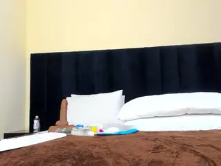 Cutie-bootie's Live Sex Cam Show