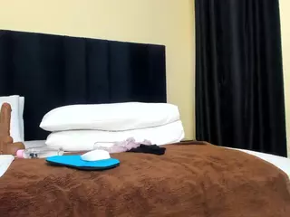 Cutie-bootie's Live Sex Cam Show