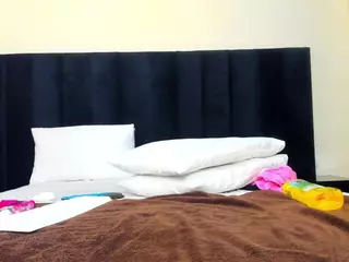 Cutie-bootie's Live Sex Cam Show