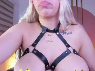 luana-adans's Live Sex Cam Show