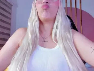 luana-adans's Live Sex Cam Show