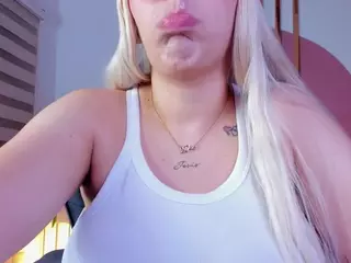 luana-adans's Live Sex Cam Show