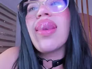 luana-adans's Live Sex Cam Show