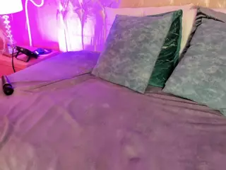 Ely-Maldox's Live Sex Cam Show