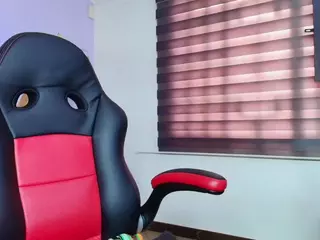 NaughtyKittenm's Live Sex Cam Show